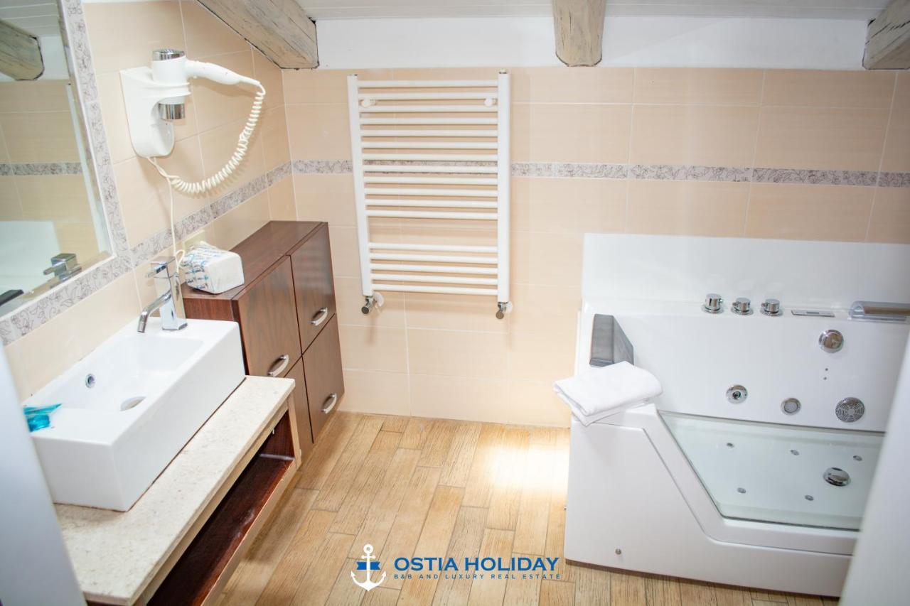 Ostia Holiday Greed Palace Bagian luar foto