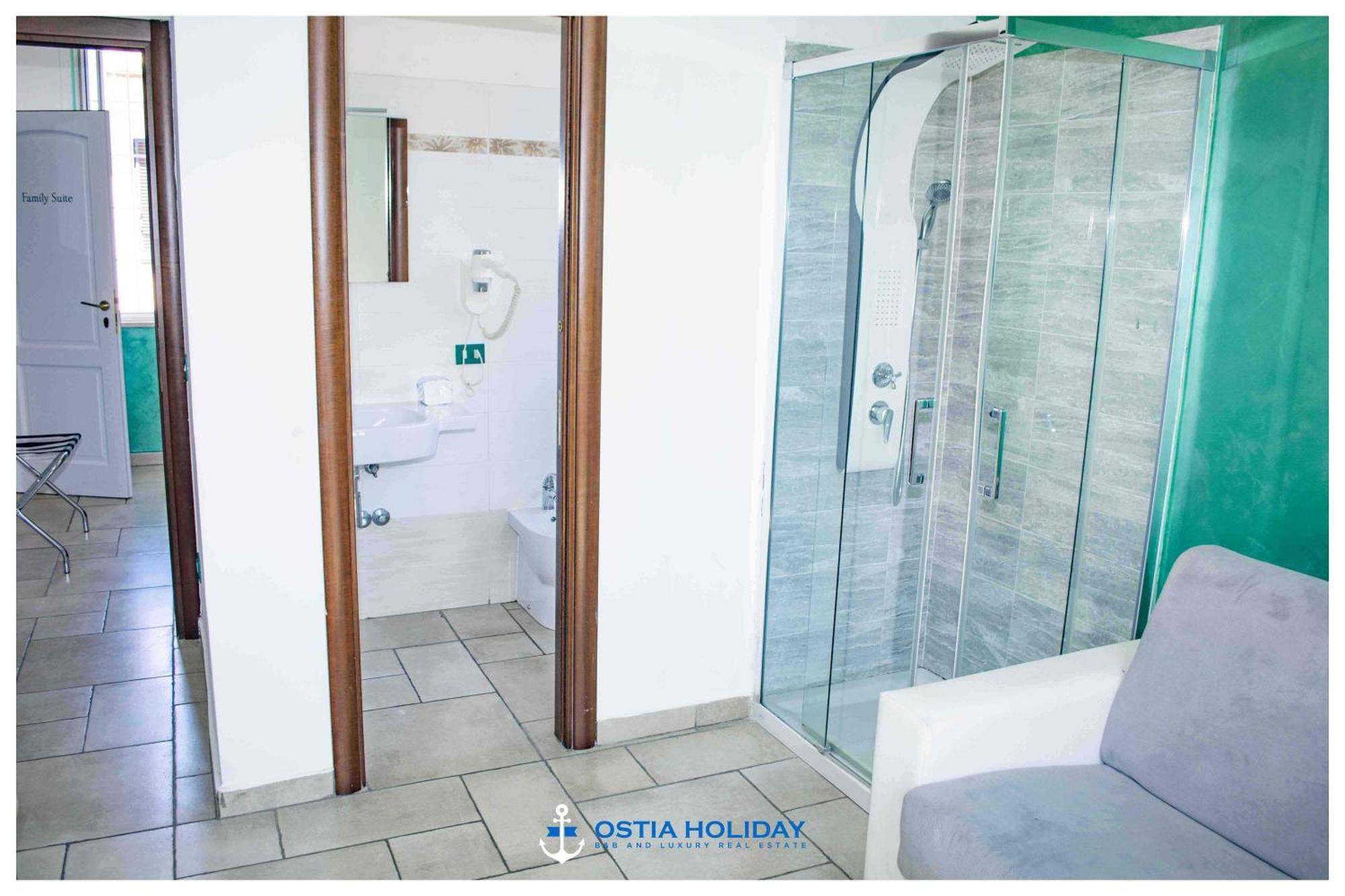 Ostia Holiday Greed Palace Bagian luar foto