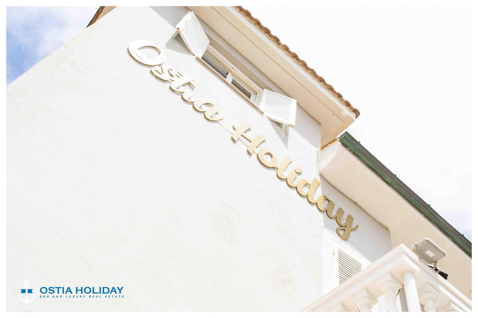Ostia Holiday Greed Palace Bagian luar foto