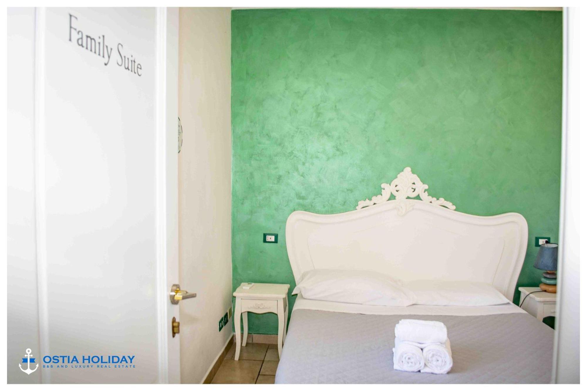 Ostia Holiday Greed Palace Bagian luar foto