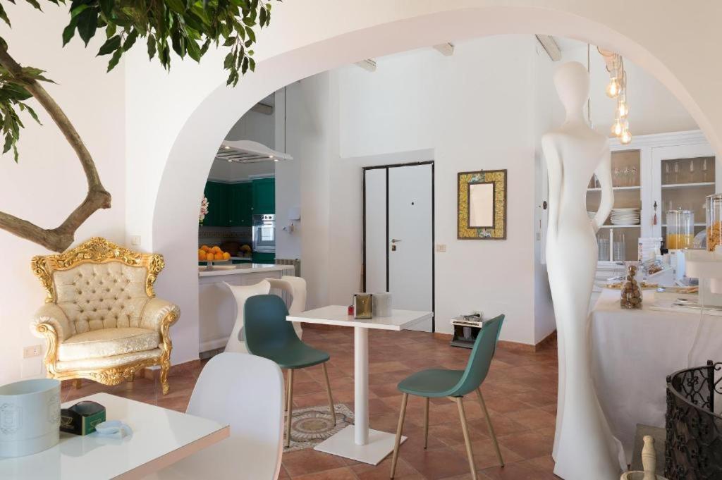 Ostia Holiday Greed Palace Bagian luar foto